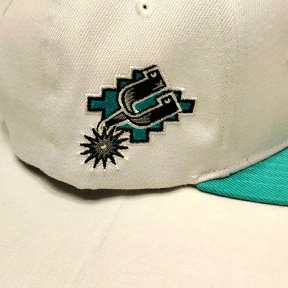 San Antonio Spurs Hat - Picture 4 of 7